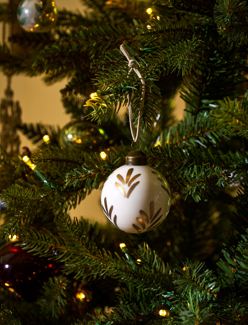Kemble Mini Vine Baubles  - White and Gold