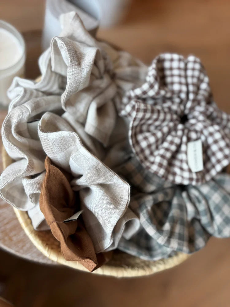 Ellen Linen Scrunchie - Cream Check